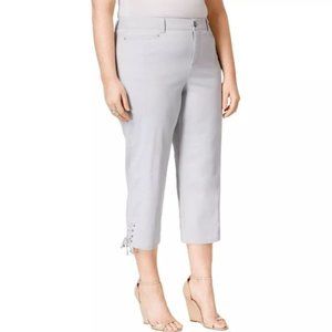 NWT  Style & Co White Tummy Control Capri Pants